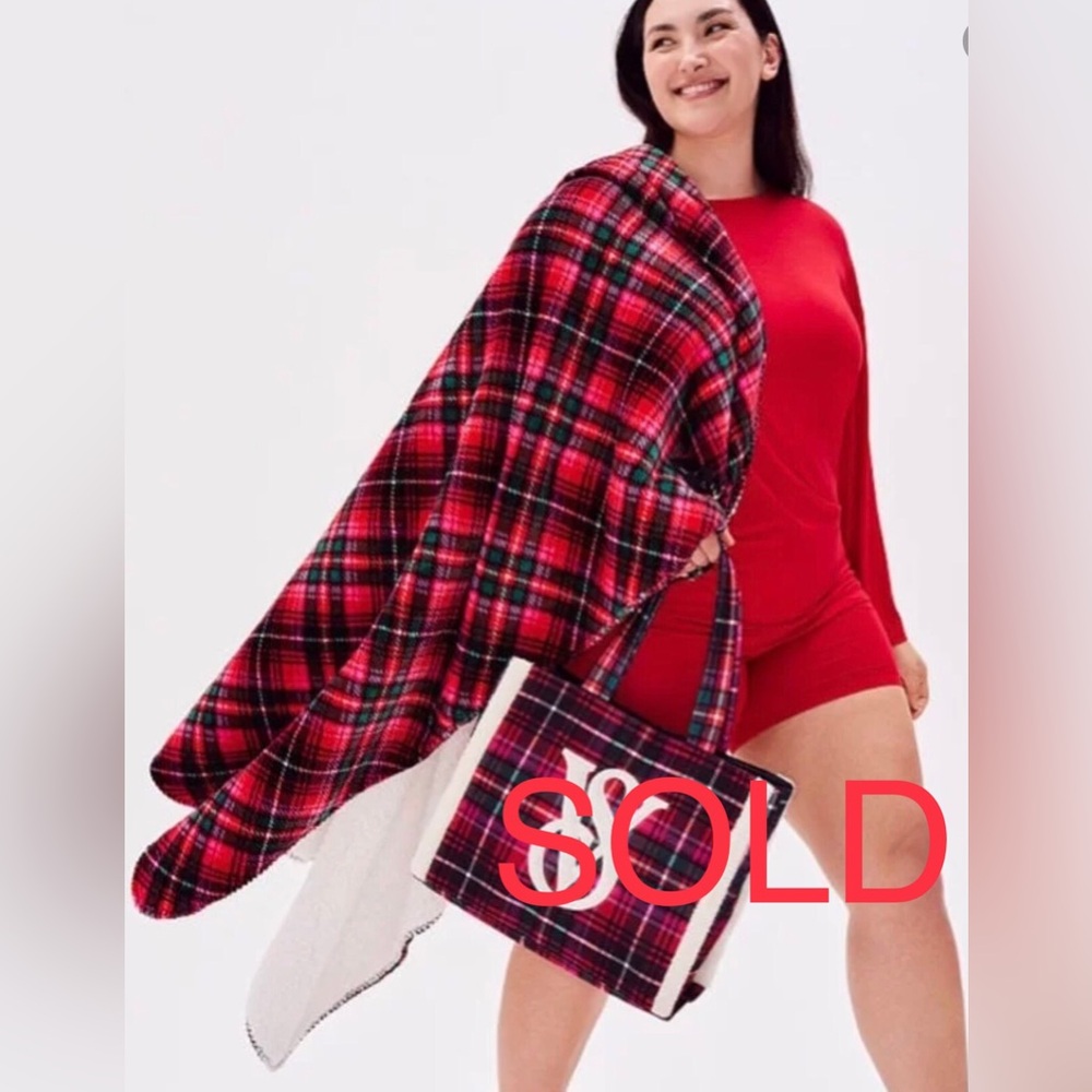 NWT Victoria’s Secret Christmas Plaid Limited Edition 2022 Tote & Blanket Set